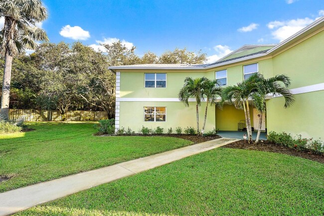 81 SE Beech Tree Ln in Stuart, FL - Foto de edificio - Building Photo