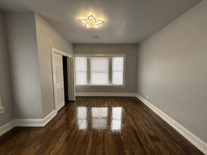 673 Delaware St, Unit 1S in Gary, IN - Foto de edificio - Building Photo