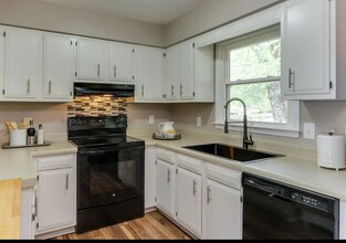 1114 Vandora Springs Rd in Garner, NC - Building Photo - Building Photo