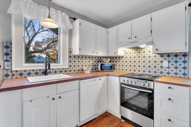 109 Salt Island Rd in Westbrook, CT - Building Photo - Building Photo