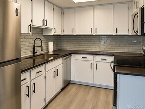 17053 E Tennessee Dr in Aurora, CO - Foto de edificio - Building Photo