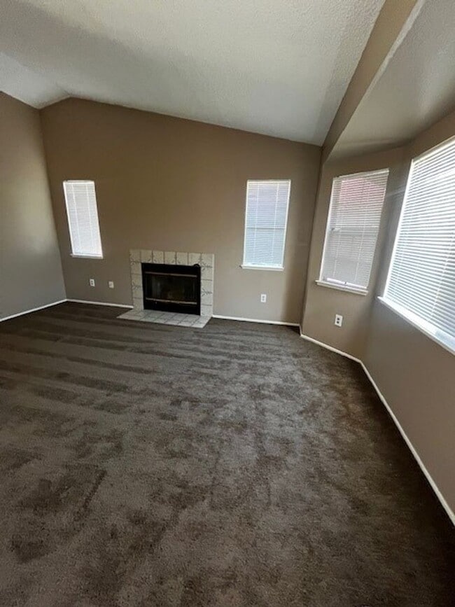 4204 Cyclone Dr in Bakersfield, CA - Building Photo - Building Photo