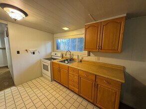 9345 Stanford Ln in Durham, CA - Foto de edificio - Building Photo