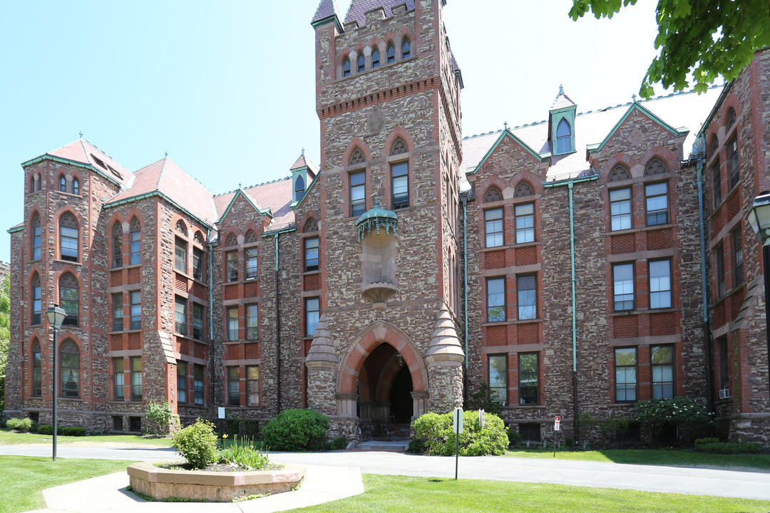 St. Bernard's Park - 55+ Senior Housing in Rochester, NY - Foto de edificio