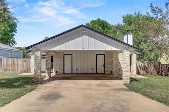 902 King Albert St in Austin, TX - Building Photo - Building Photo