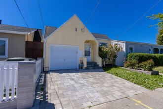 470 Walnut St in San Bruno, CA - Building Photo - Building Photo