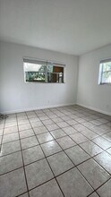 140 NW 40th St in Oakland Park, FL - Building Photo - Building Photo