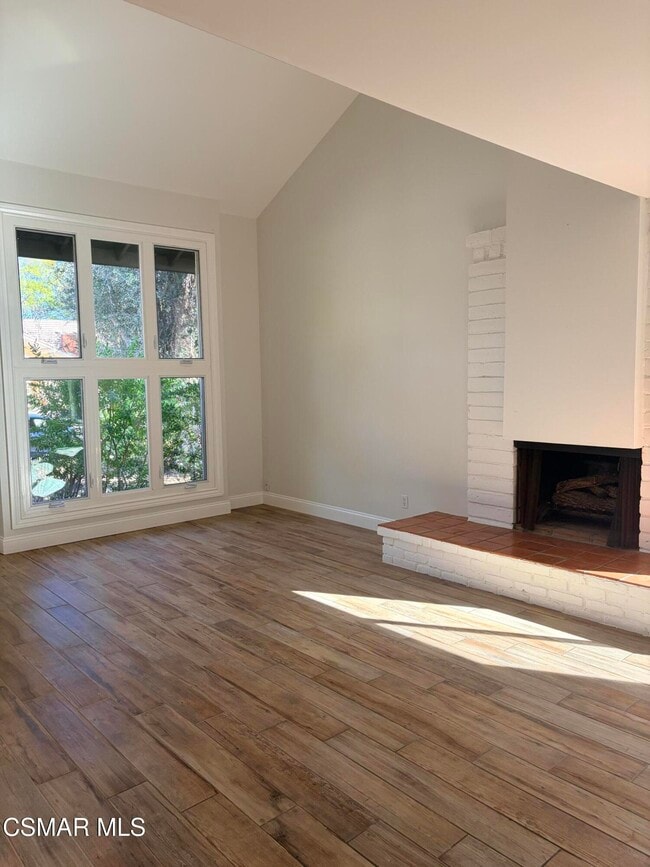 1075 Triunfo Canyon Rd in Westlake Village, CA - Building Photo - Building Photo