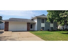 8496 Harkness Rd in Cottage Grove, MN - Building Photo