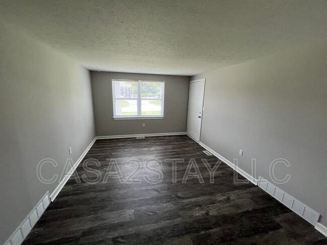 4807 Saddlebrook Ln in Louisville, KY - Building Photo - Building Photo