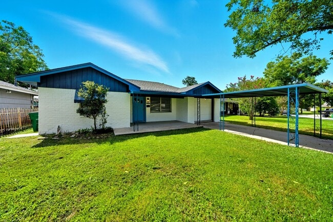 property at 2527 Roy Cir