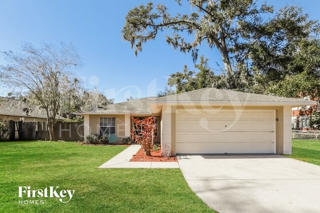 property at 909 S Evers St