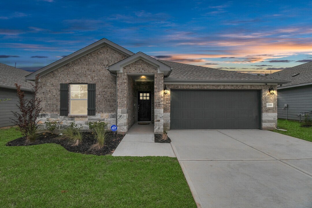 1535 King Rnch Rd in Conroe, TX - Building Photo