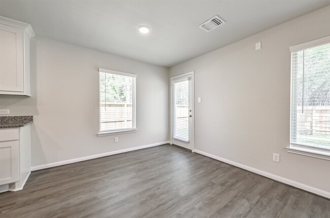 property at 2 N Circlewood Glen