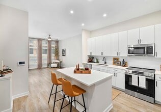 MAA Plaza Midwood in Charlotte, NC - Foto de edificio - Building Photo