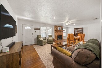 908 29th St in Hondo, TX - Building Photo - Building Photo