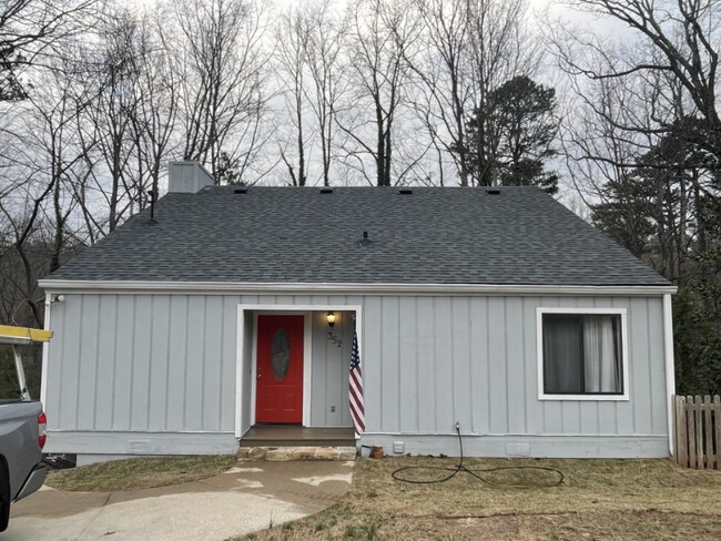 352 Hollywood Cir