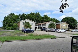 Mid City Apartment Complex in Baton Rouge, LA - Foto de edificio - Building Photo
