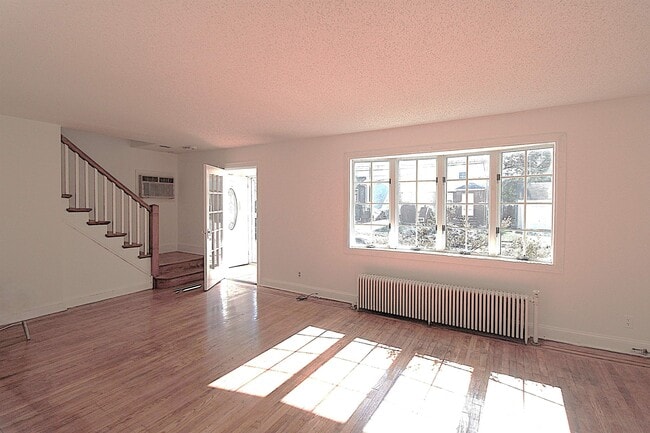 14 Raydol Ave in Secaucus, NJ - Building Photo - Building Photo