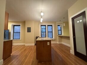 184 Saint Paul St, Unit 1 in Brookline, MA - Building Photo - Building Photo