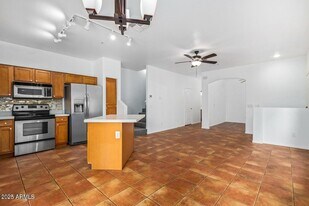 16620 S 48th St in Phoenix, AZ - Building Photo