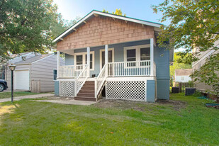 2105 W 73rd St in Prairie Village, KS - Building Photo