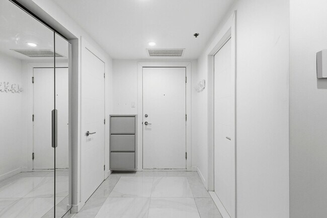 1315 Maisonneuve Blvd W in Montréal, QC - Building Photo - Building Photo