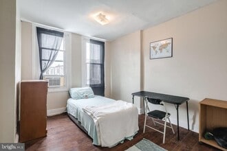 2008 S 4th St in Philadelphia, PA - Foto de edificio - Building Photo