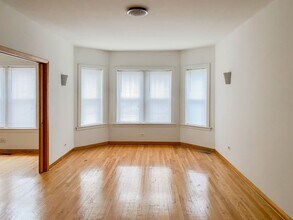 4811 N Wolcott Ave, Unit 4817-1A in Chicago, IL - Building Photo - Building Photo