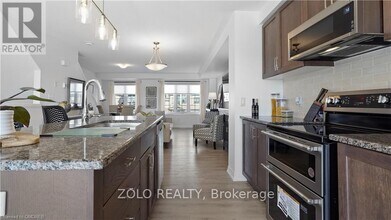 106 Monarch Woods Dr in Kitchener, ON - Building Photo - Building Photo