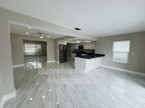 4837 Dover St NE in St. Petersburg, FL - Building Photo - Building Photo
