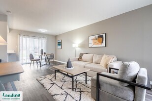 6111 Allisonville Rd in Indianapolis, IN - Building Photo