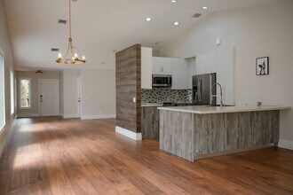 1261 Majesty Terrace in Weston, FL - Building Photo - Building Photo