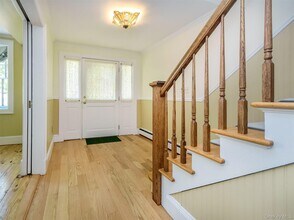 24 Bay Ave in Sea Cliff, NY - Building Photo - Building Photo