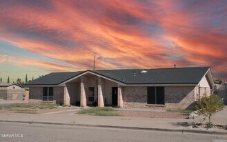9001 Lait Dr in El Paso, TX - Building Photo