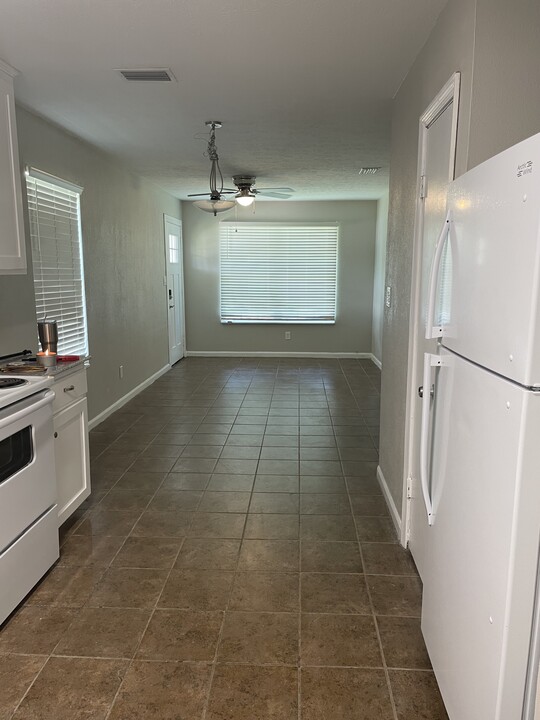 107 Lakeside Cir, Unit B in Panama City Beach, FL - Building Photo