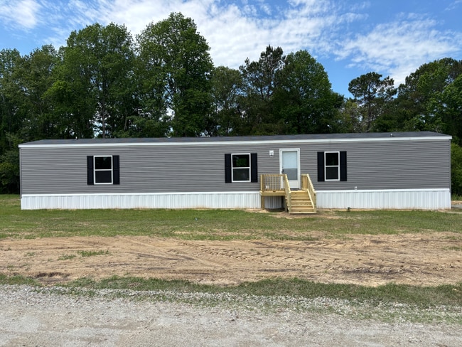 2043 Southern Crest Dr in Loris, SC - Building Photo - Building Photo