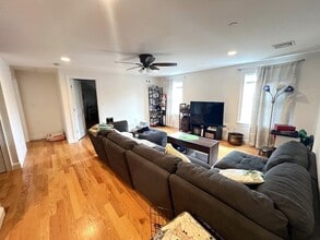 489 Main St, Unit E in Stoneham, MA - Building Photo - Building Photo