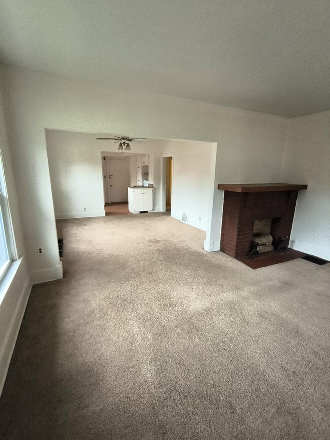 property at 1415 Kenyon Dr