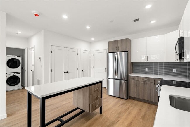 40 Centre St in Brookline, MA - Foto de edificio - Building Photo