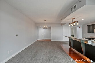 335 Bridge St NW in Grand Rapids, MI - Foto de edificio - Building Photo