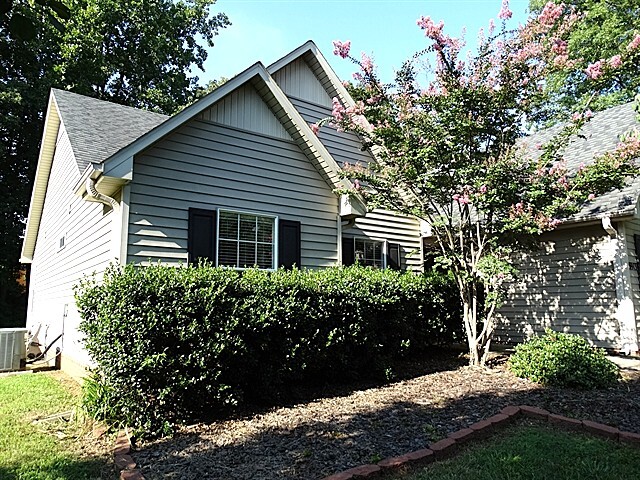 3913 Gracemont Dr in Winston-Salem, NC - Building Photo