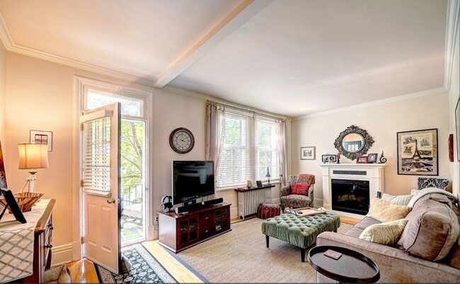 property at 715 Belvédère Av