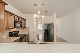 271 Housefinch Loop in Leander, TX - Foto de edificio - Building Photo