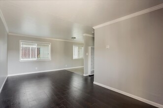 565 Hampshire Ave in Redwood City, CA - Building Photo - Interior Photo