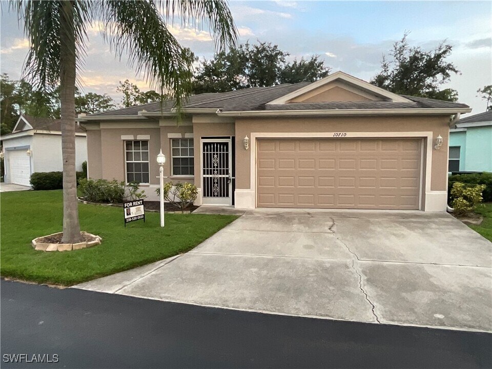 10710 San Tropez Cir in Estero, FL - Building Photo
