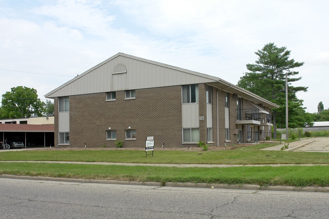 739-745 Lincoln Ave in Holland, MI - Building Photo