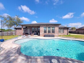 8501 Holley Hills Cir in Navarre, FL - Building Photo - Building Photo