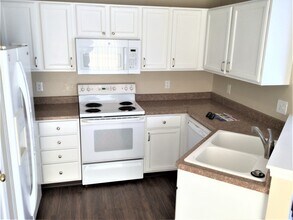 2456 Miami Village Dr in Miamisburg, OH - Foto de edificio - Building Photo