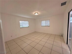 4517 SW Santa Barbara Pl in Cape Coral, FL - Building Photo - Building Photo